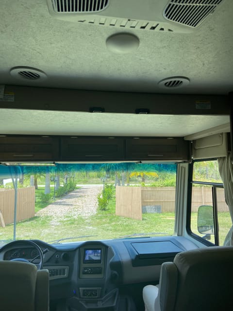 2019 Coachmen Pursuit Drivable vehicle in Lehigh Acres