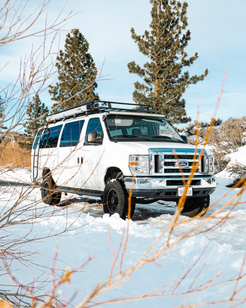 "Tioga" the Adventure Van - 2014 E350 - 200 miles included per night! Cámper in Fallbrook