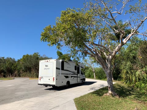 2017 Jayco Melbourne 24K Drivable vehicle in Springdale
