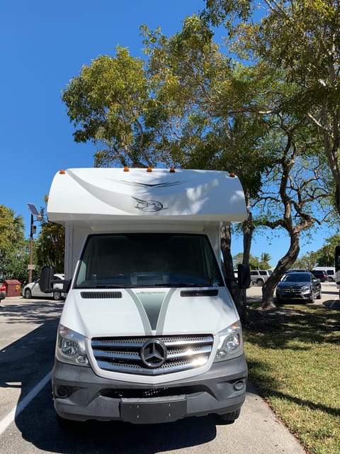 2017 Jayco Melbourne 24K Drivable vehicle in Springdale