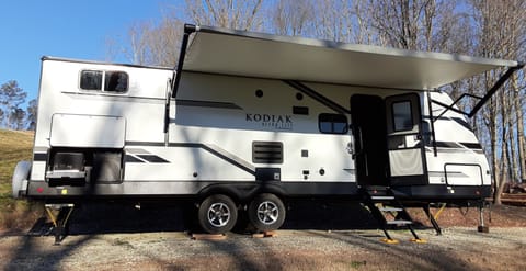 2020 Kodiak With Separate Bunk Room! Towable trailer in Acworth