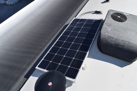 200w roof-mounted solar allows you to keep recharging the batteries while dry camping