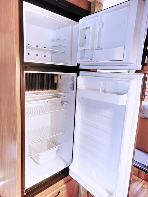 Refrigerator & freezer
