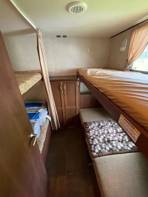 Month to Month Temp Housing *No Extra Insurance Fees* Towable trailer in Calcasieu Lake