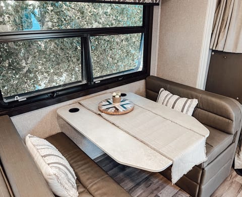 Beautiful, luxurious 2021 RV Rental Drivable vehicle in Temecula