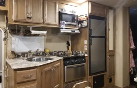 CONQUEST - SPACIOUS AND BEAUTIFUL RV FOR MID SIZE FAMILY - DELIVERY ONLY Vehículo funcional in Del Mar