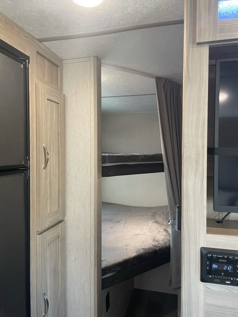2021 Freedom Express 275BHS Towable trailer in Thousand Palms