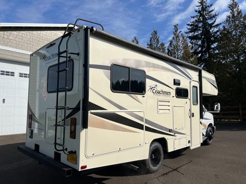 2017 Coachman Freelander 21QB  Perfect for all Seasons / Snow Rated Tires Vehículo funcional in Happy Valley