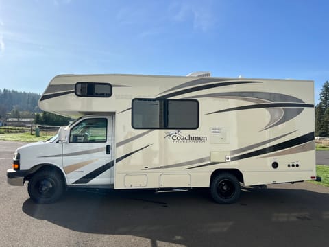 2017 Coachman Freelander 21QB  Perfect for all Seasons / Snow Rated Tires Fahrzeug in Happy Valley