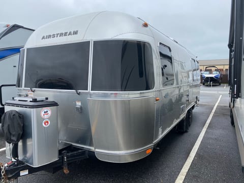 2018 Airstream Flying Cloud 25fb Towable trailer in Springdale