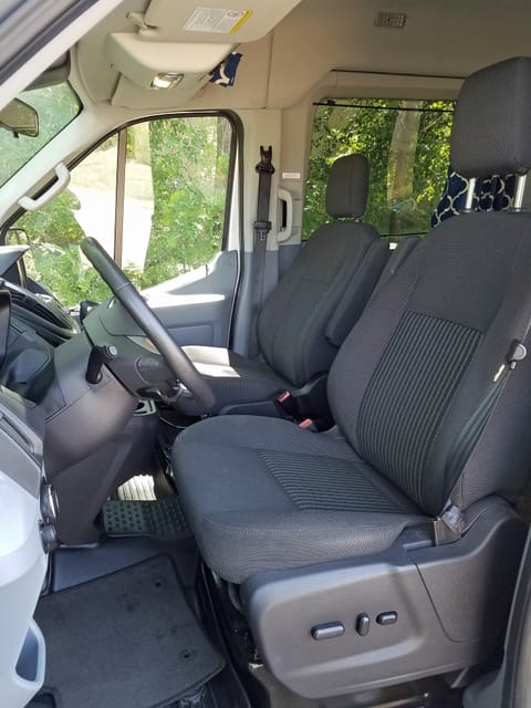 Glacier Adventure Ahead - Campervan with Queen Bed & Parking Heater Campervan in Coeur dAlene