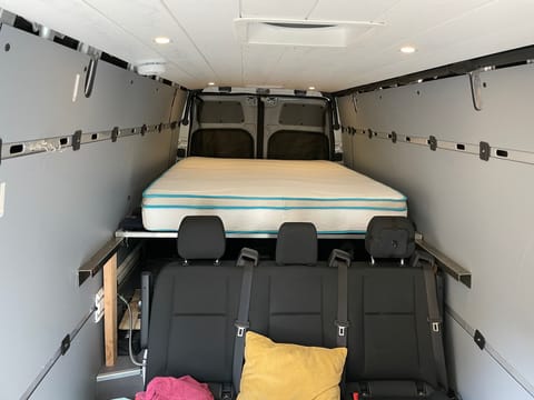 2019 Mercedes Sprinter - 5 seats, carseat compatible - family friendly Vehículo funcional in Oakland