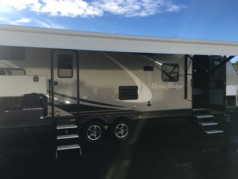 2021 Mesa Ridge Lite Towable trailer in Roseville