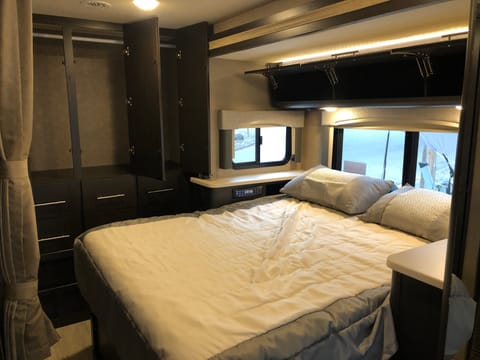 2018 Thor Motor Coach Vegas 25.6 Drivable vehicle in Kent