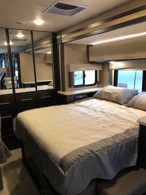 2018 Thor Motor Coach Vegas 25.6 Drivable vehicle in Kent