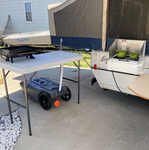 Here you can see the outdoor kitchen setup. With two cooktops and an outdoor sink this rig is ready to go. 