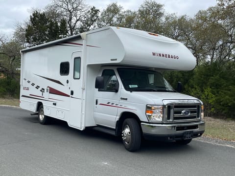 Easy to drive Class C RV (NO special license needed)