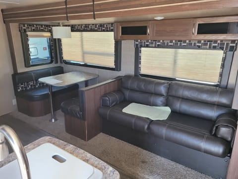 2017 Dutchmen Coleman Travel Trailer Towable trailer in Carson City