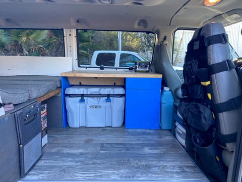 Cozy Econoline Campervan **200 free daily miles** Fahrzeug in Lemon Grove