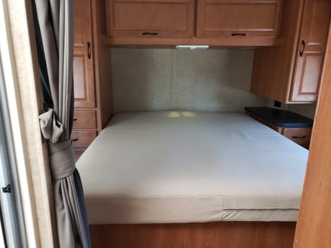 2016 Majestic Leisure Craft 28a Drivable vehicle in Topanga