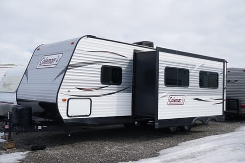 2017 Coleman Lantern Edition 262 BH Rimorchio trainabile in Cochrane