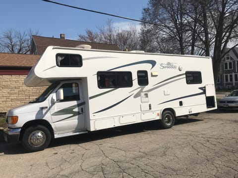 2006 Forest River Sunseeker Drivable vehicle in Pewaukee
