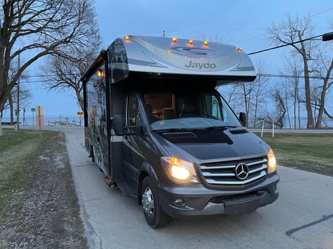 2018 Mercedes-Benz Jayco Melbourne 24L Motorhome Drivable vehicle in Neenah