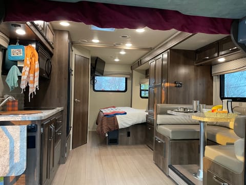 2018 Mercedes-Benz Jayco Melbourne 24L Motorhome Drivable vehicle in Neenah