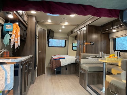 2018 Mercedes-Benz Jayco Melbourne 24L Motorhome Vehículo funcional in Neenah