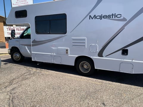 Thor Majestic 23A Ultimate family RV Grizzly1 Vehículo funcional in Millcreek