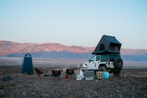 Camp at Death Valley: Unforgettable landscapes, mesmerizing sunsets, and incredible stargazing. A must for nature lovers and adventurers!