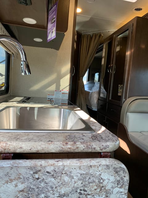 2019 Thor Motor Coach Four Winds Drivable vehicle in La Mirada