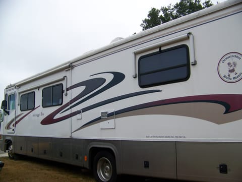 2001 Tiffin Motorhomes Allegro Bay Drivable vehicle in Wisconsin Dells