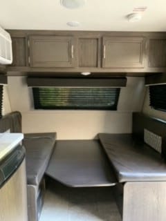 Budget friendly and easy to pull! 2020 Jayco Jay Feather Baja Ziehbarer Anhänger in Elk Grove