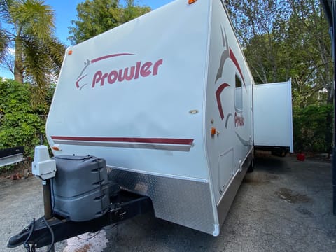 Excellent Fleetwood Prowler 25" Travel Trailer 250RL Towable trailer in Plantation