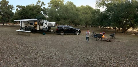 2018 Starcraft Launch outfitter (3 queen size beds!!!) Towable trailer in San Antonio