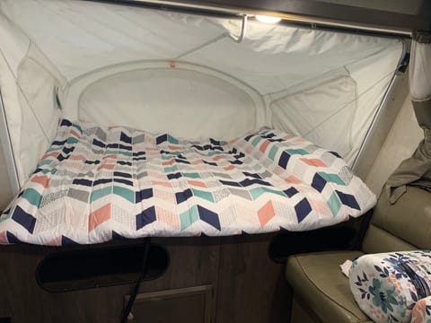 2018 Starcraft Launch outfitter (3 queen size beds!!!) Towable trailer in San Antonio