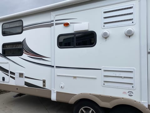2016 Forest River Rockwood Signature Ultra Towable trailer in Yucaipa