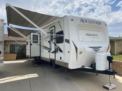 2016 Forest River Rockwood Signature Ultra Remorque tractable in Yucaipa