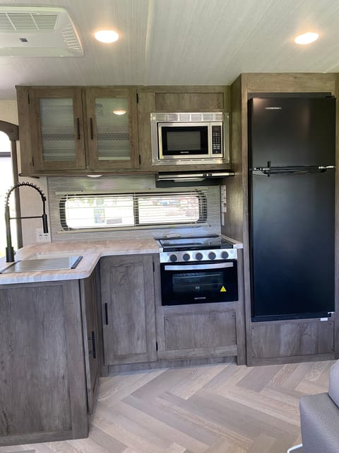 DISCOUNTS AVAILABLE - SLEEP NUMBER BED - OUTDOOR COOKING AREA - DELIVERY Tráiler remolcable in Vandalia