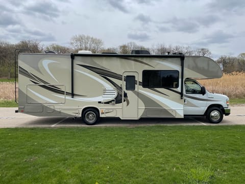 2018 Thor Motor Coach Quantum Vehículo funcional in Fox River Grove