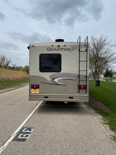 2018 Thor Motor Coach Quantum Drivable vehicle in Fox River Grove