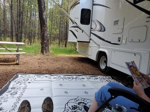 2015 Augusta Rv Holiday Rambler Drivable vehicle in Sisters