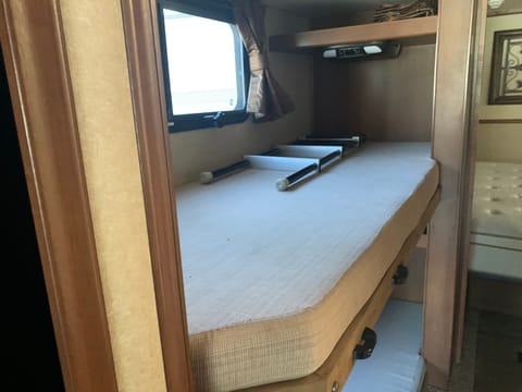2015 Fleetwood Bounder Bunkhouse Véhicule routier in Longwood