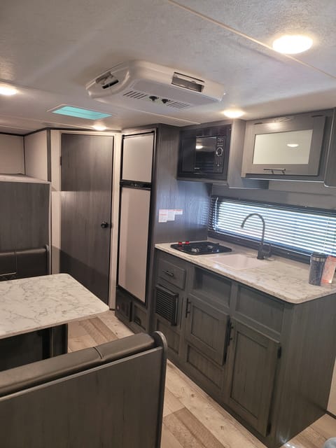 Double Bunks☆Outdoor kitchen☆Exit 407 Towable trailer in Sevierville