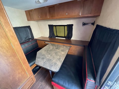 Dinette / convertible twin bed