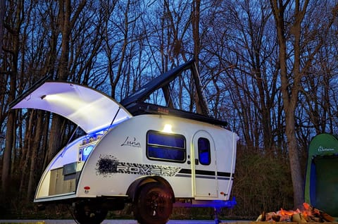 The top rated Luna Rover lightweight teardrop trailer! Sleeps 4 with the rooftop tent. Generator included in all rentals!