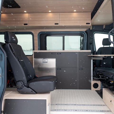 Mercedes Sprinter Luxury Camper Van w/ AC and toilet! Cámper in Green Lake