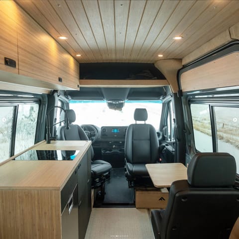Mercedes Sprinter Luxury Camper Van w/ AC and toilet! Reisemobil in Green Lake