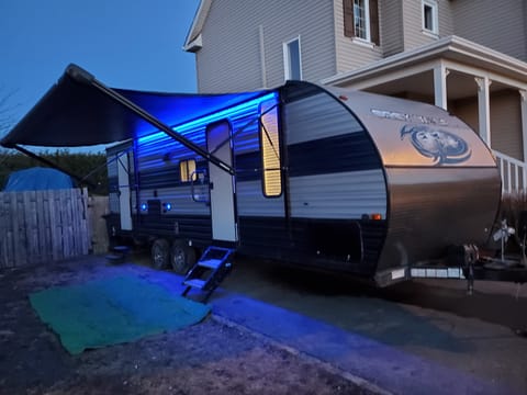  Towable trailer in Davenport